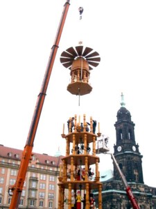 Die weltgrößte Pyramide - 1997 Aufbau in Dresden